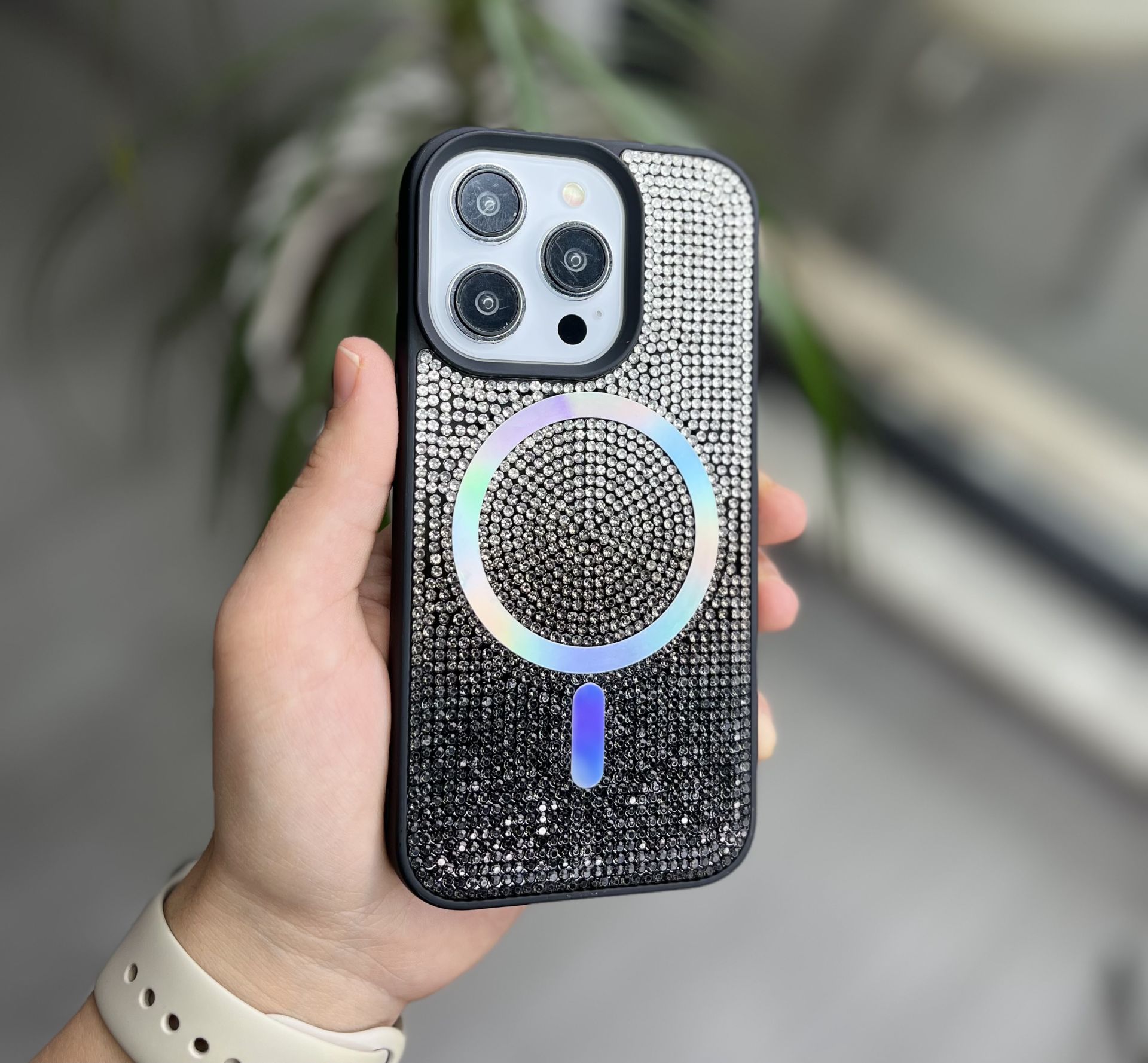 Taşlı MagSafe Özellikli Kılıf - Siyah