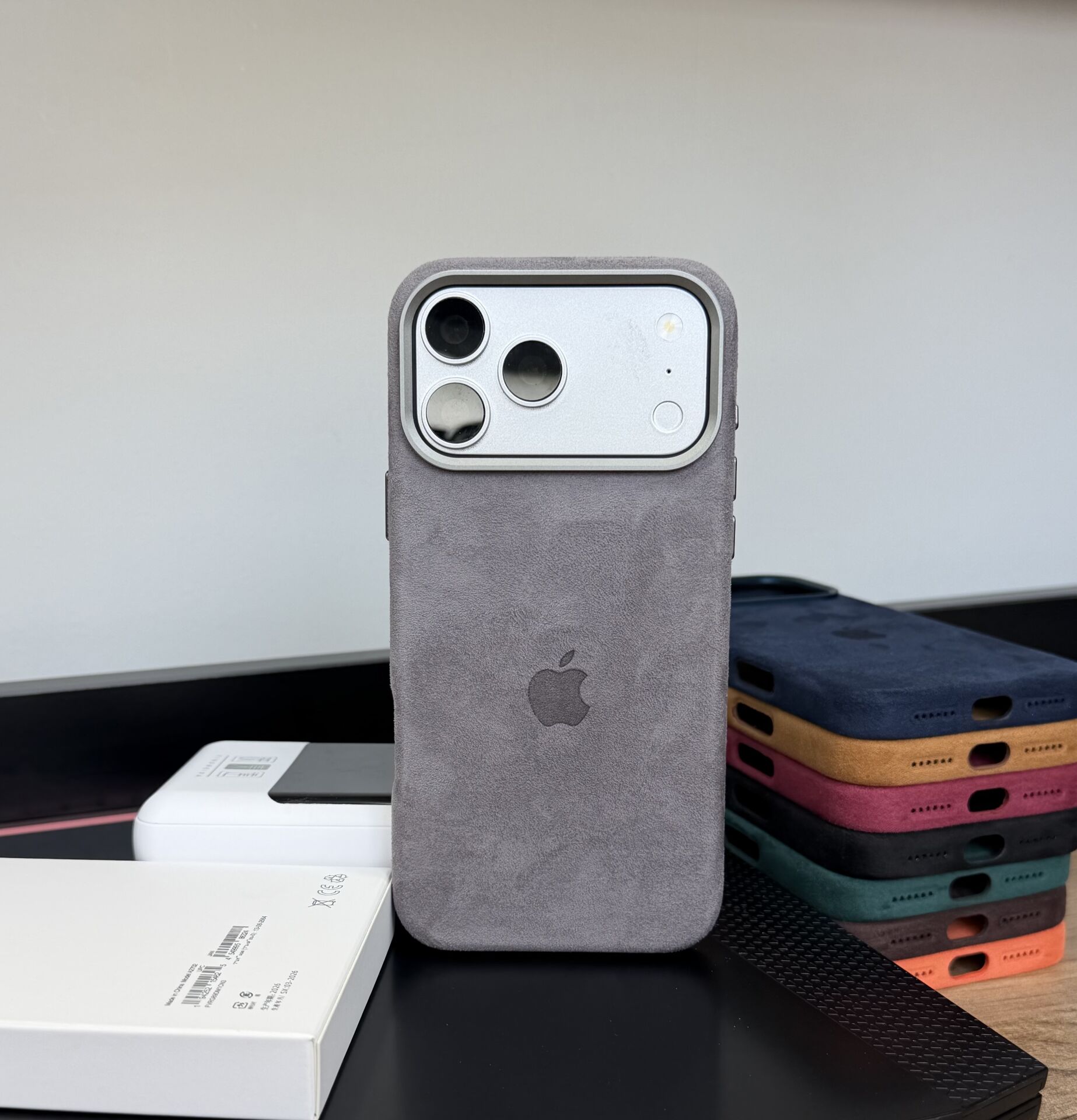 iPhone Süet MagSafe Kılıf - Titanyum Gri