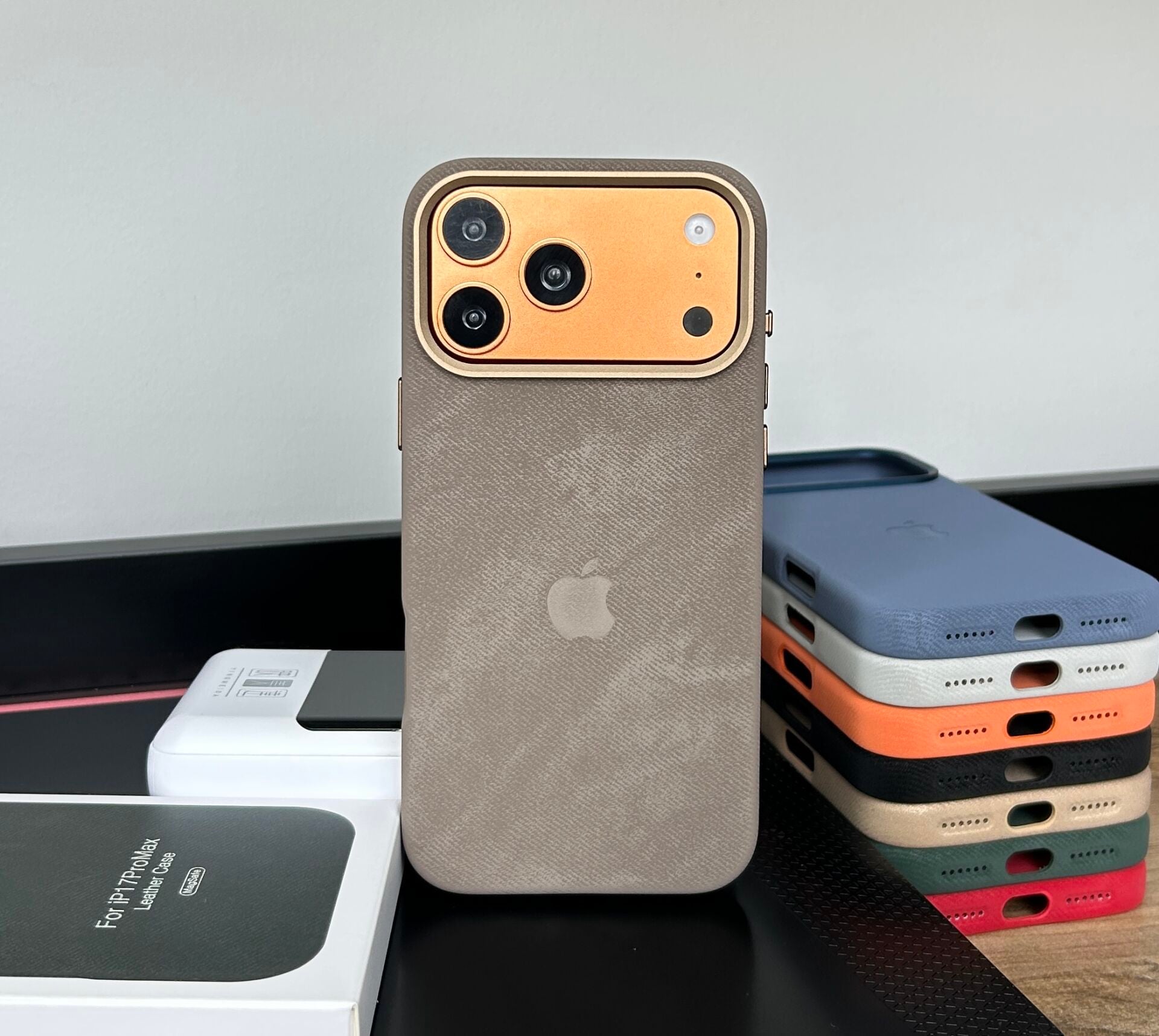 iPhone Kadife MagSafe Kılıf - Çöl Titanyum