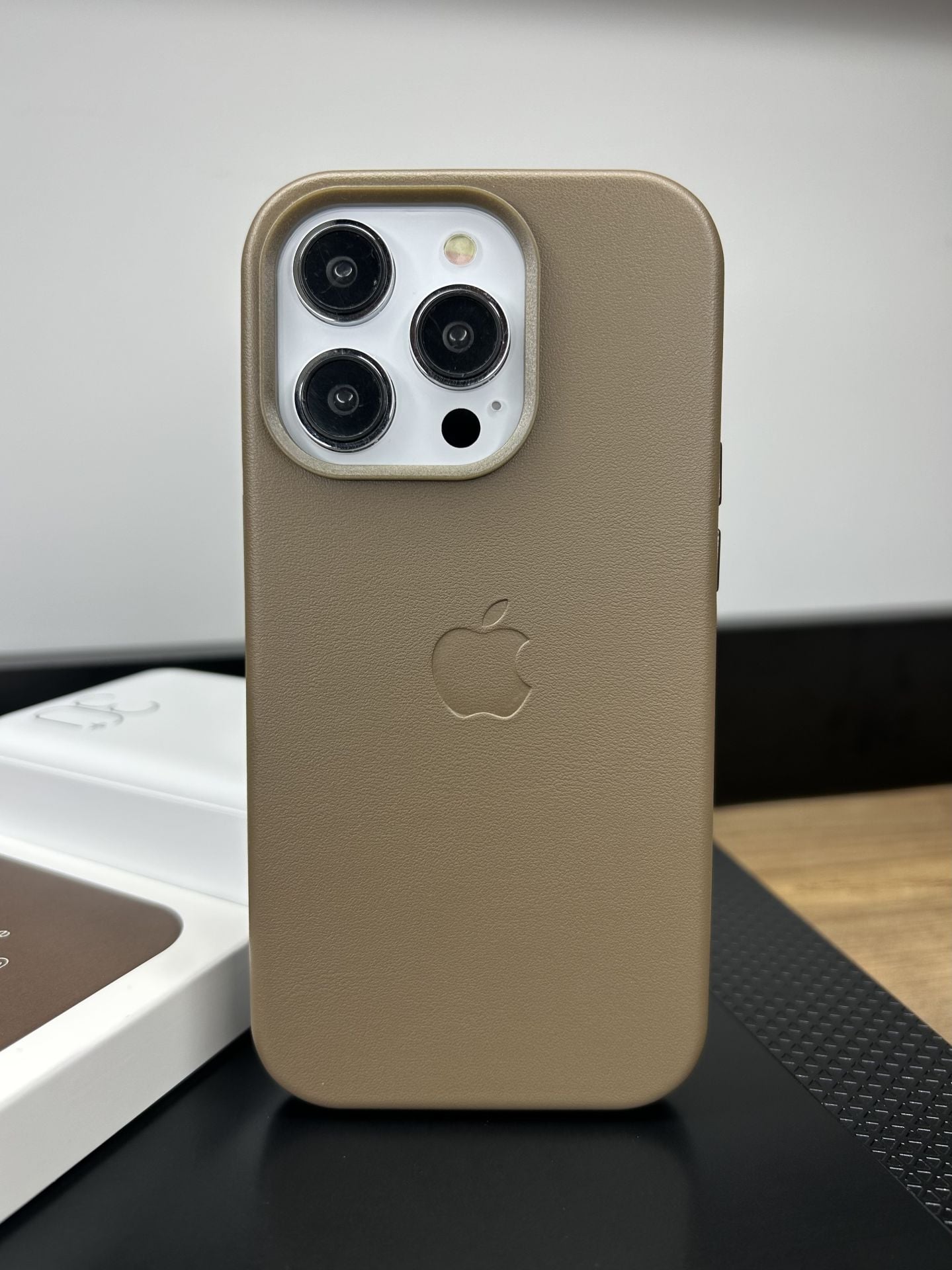 Apple MagSafe Özellikli Deri Kılıf - Çöl Titanyum