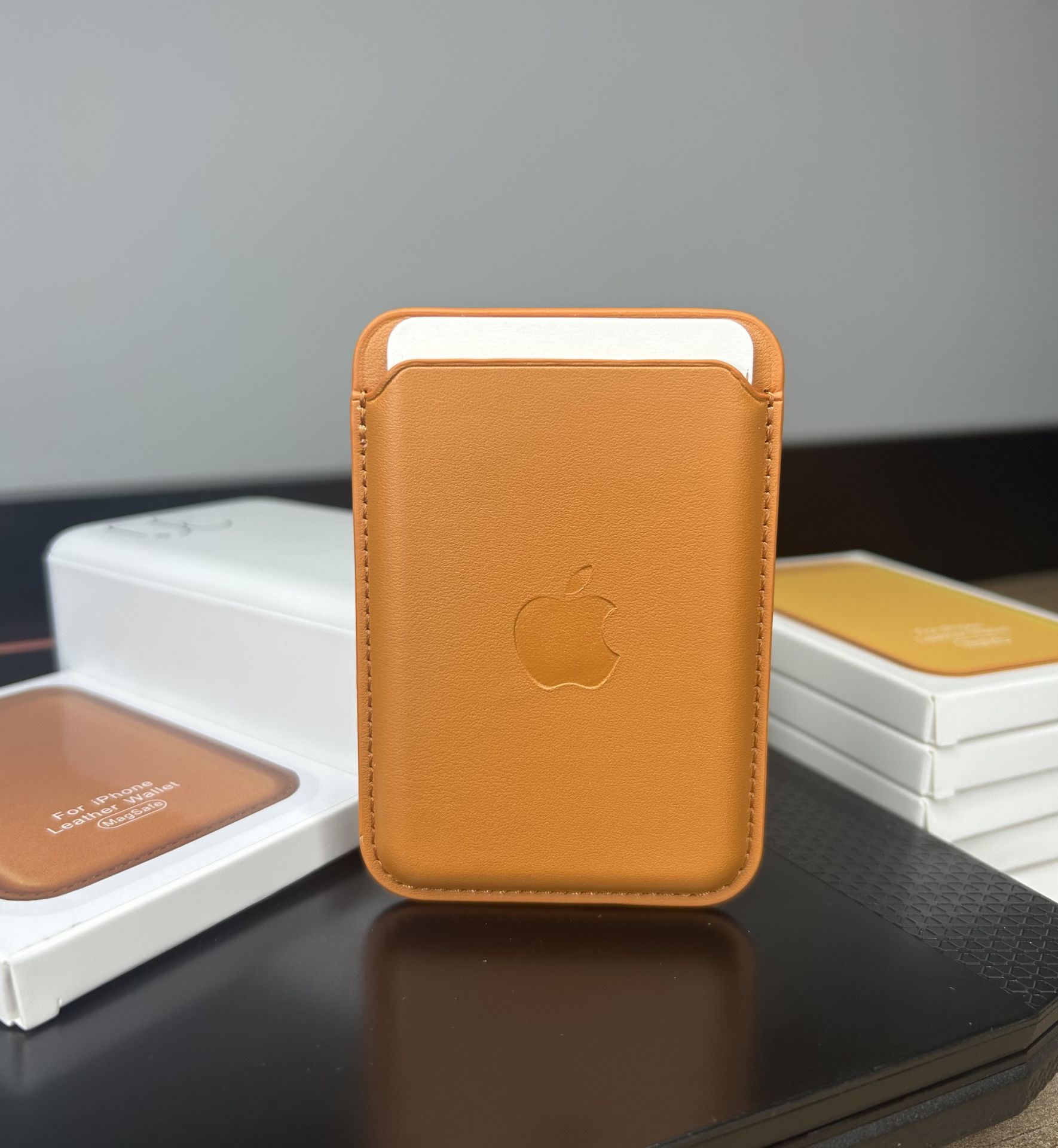 Apple MagSafe Özellikli Deri Cüzdan - Kızıl Kahverengi