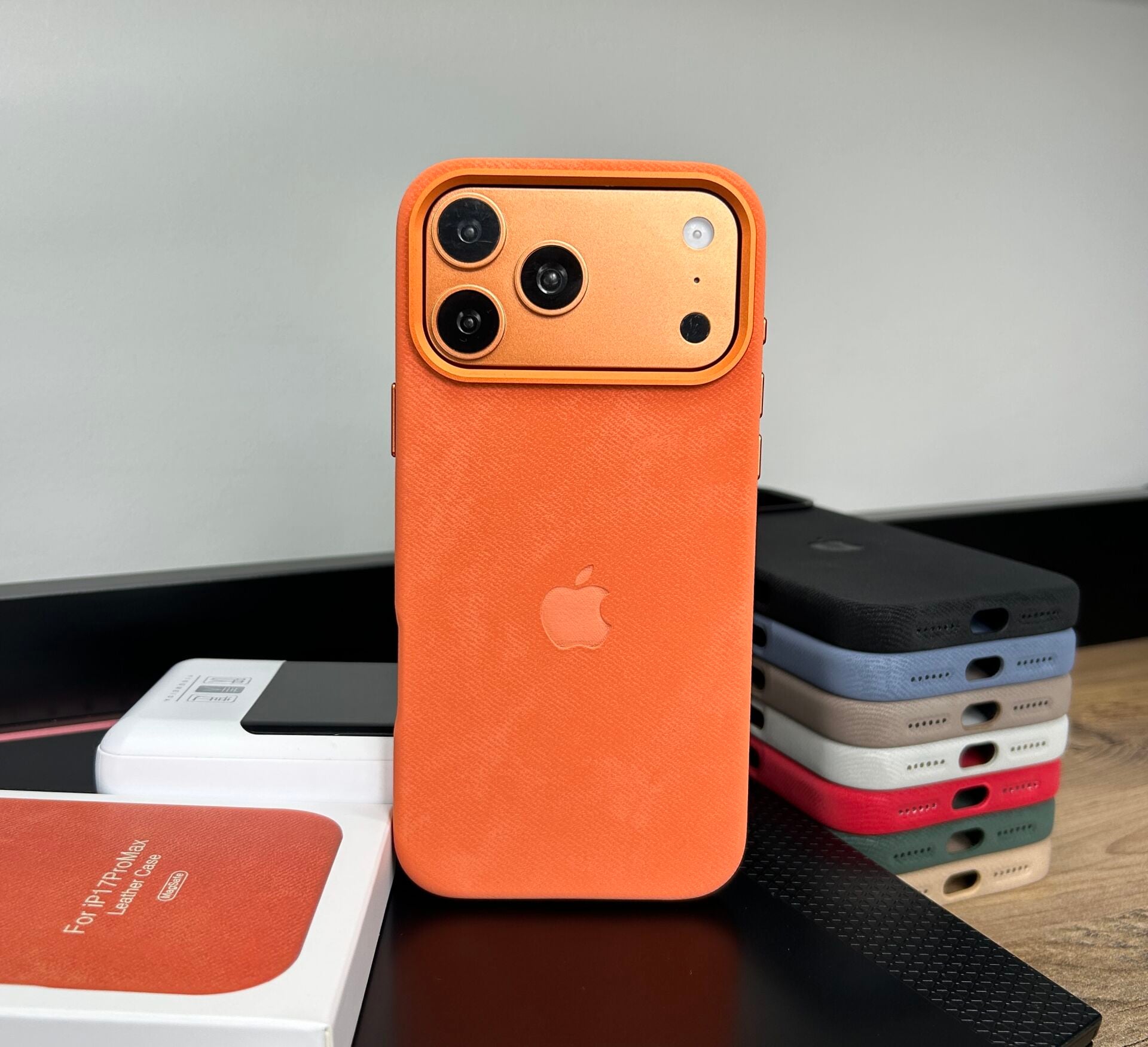 iPhone Kadife MagSafe Kılıf - Turuncu