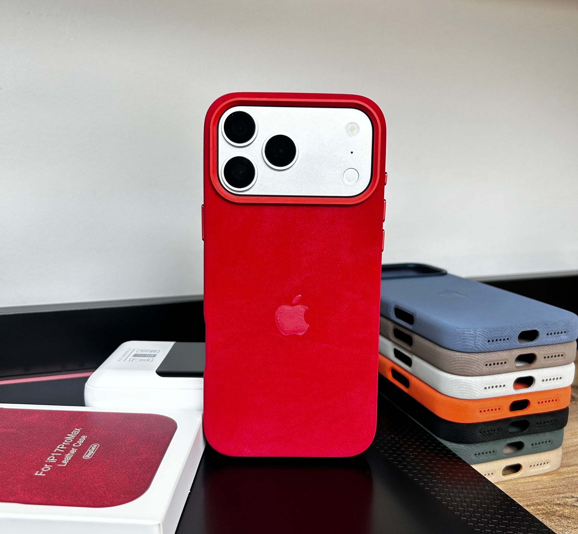iPhone Kadife MagSafe Kılıf - Kırmızı