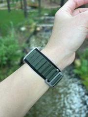 Apple Watch Alpine Loop Kordon - Yeşil/Siyah