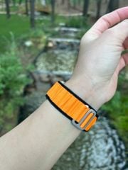 Apple Watch Alpine Loop Kordon - Siyah/Turuncu