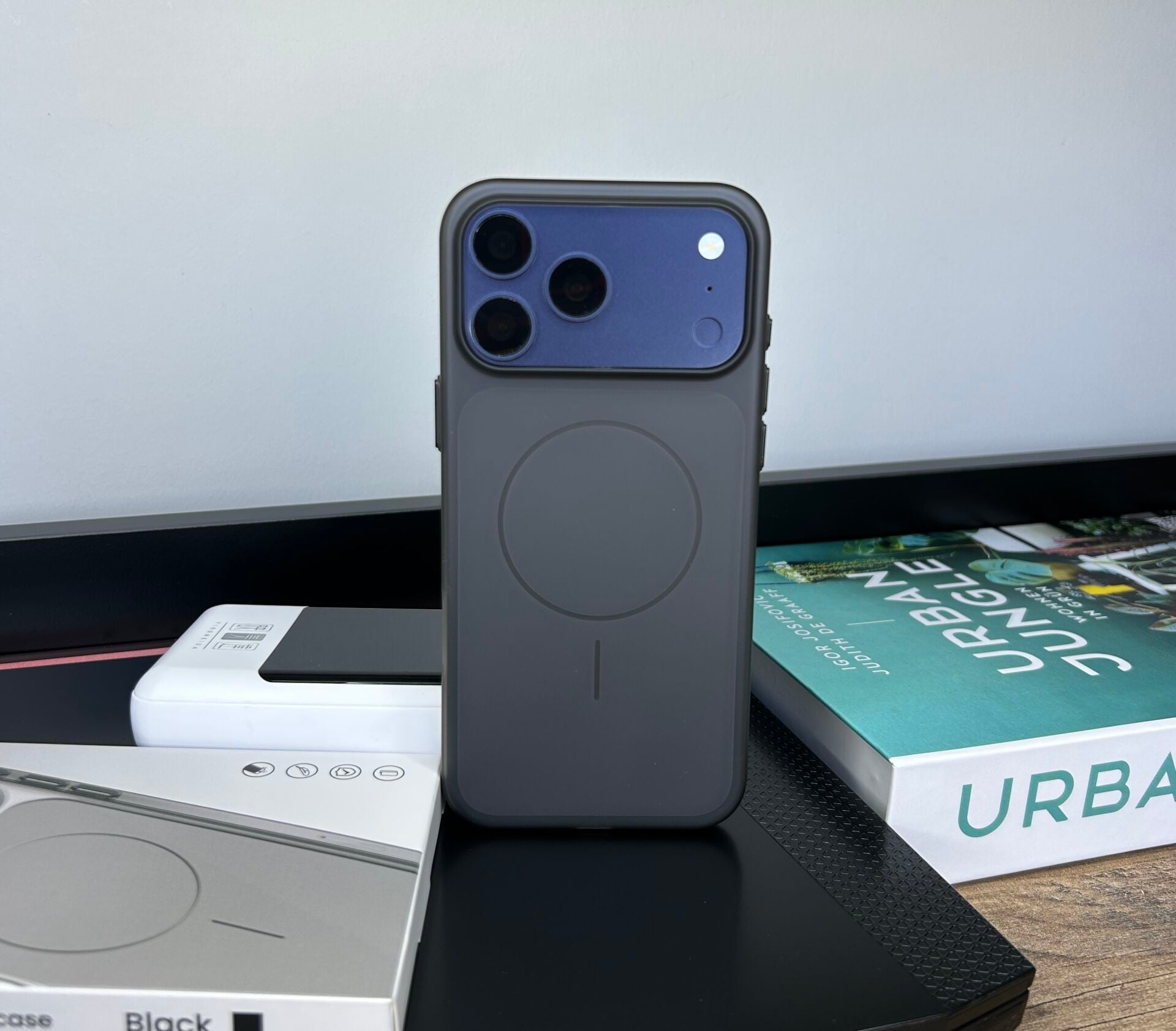 Premium Texture MagSafe Şeffaf Kılıf - Black