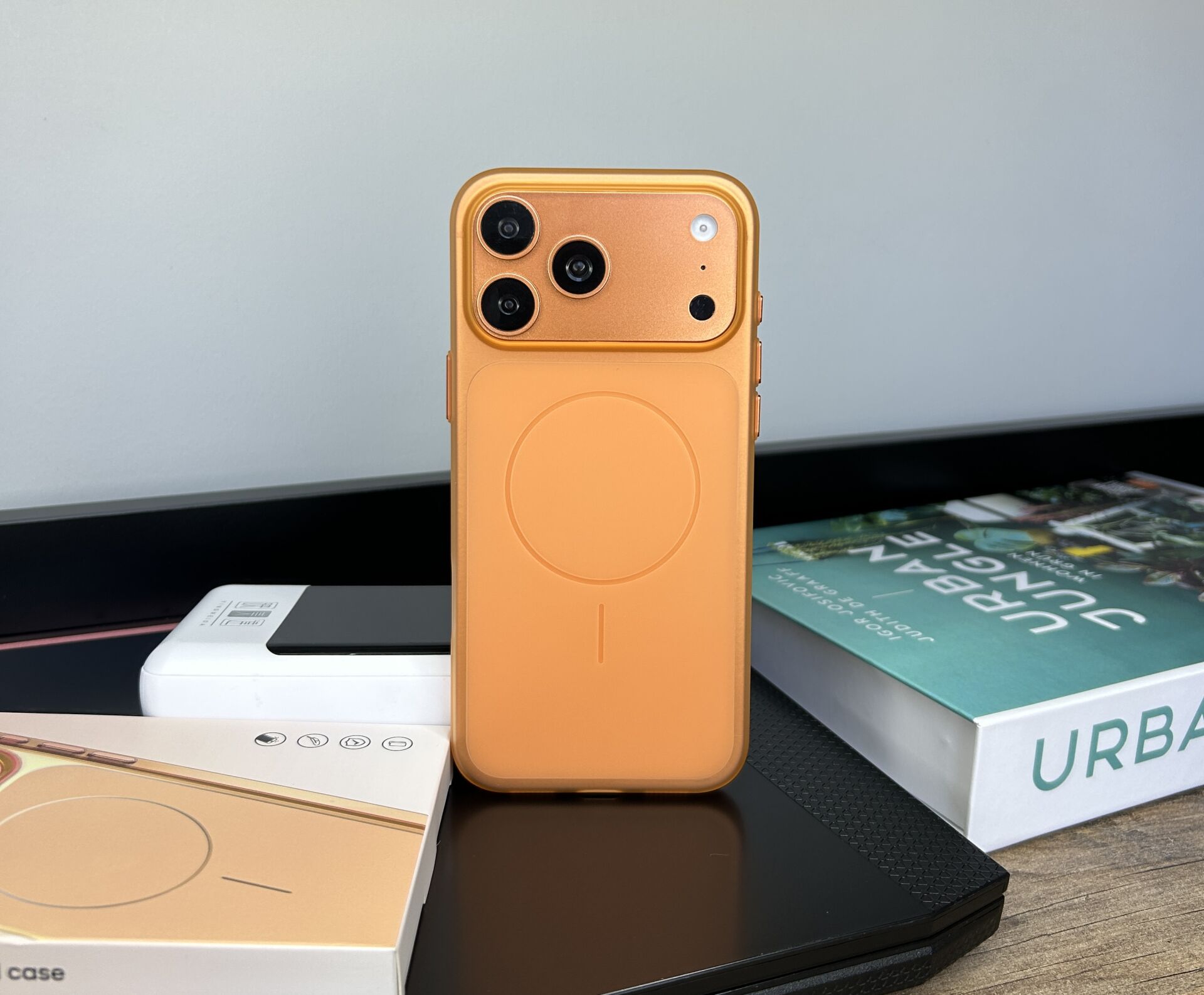 Premium Texture MagSafe Şeffaf Kılıf - Turuncu
