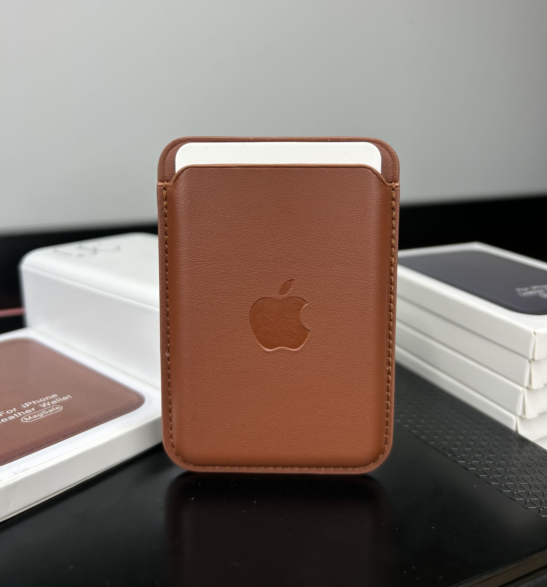Apple MagSafe Özellikli Deri Cüzdan - Toprak Kırmızı