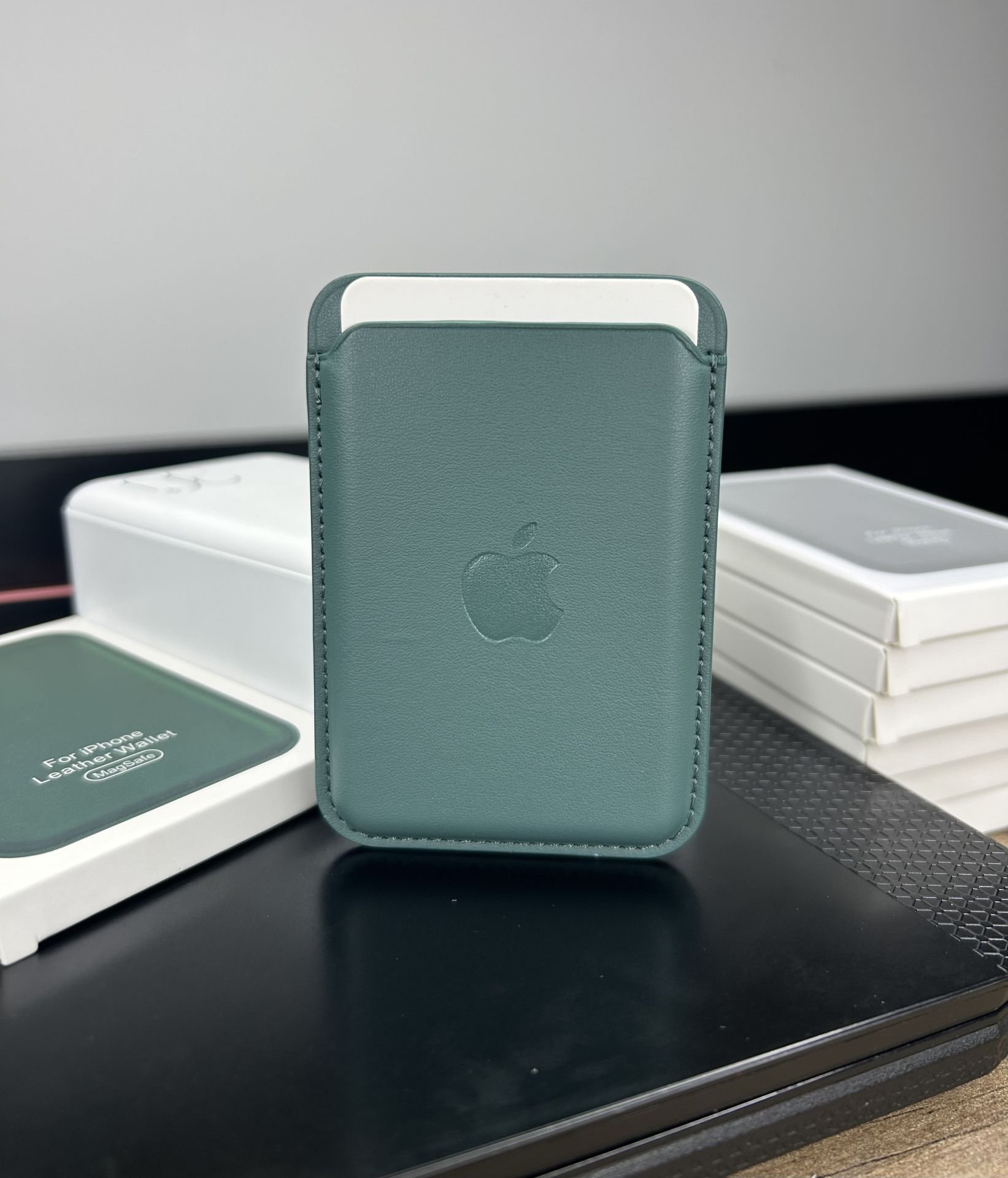 Apple MagSafe Özellikli Deri Cüzdan - Çam Yeşili