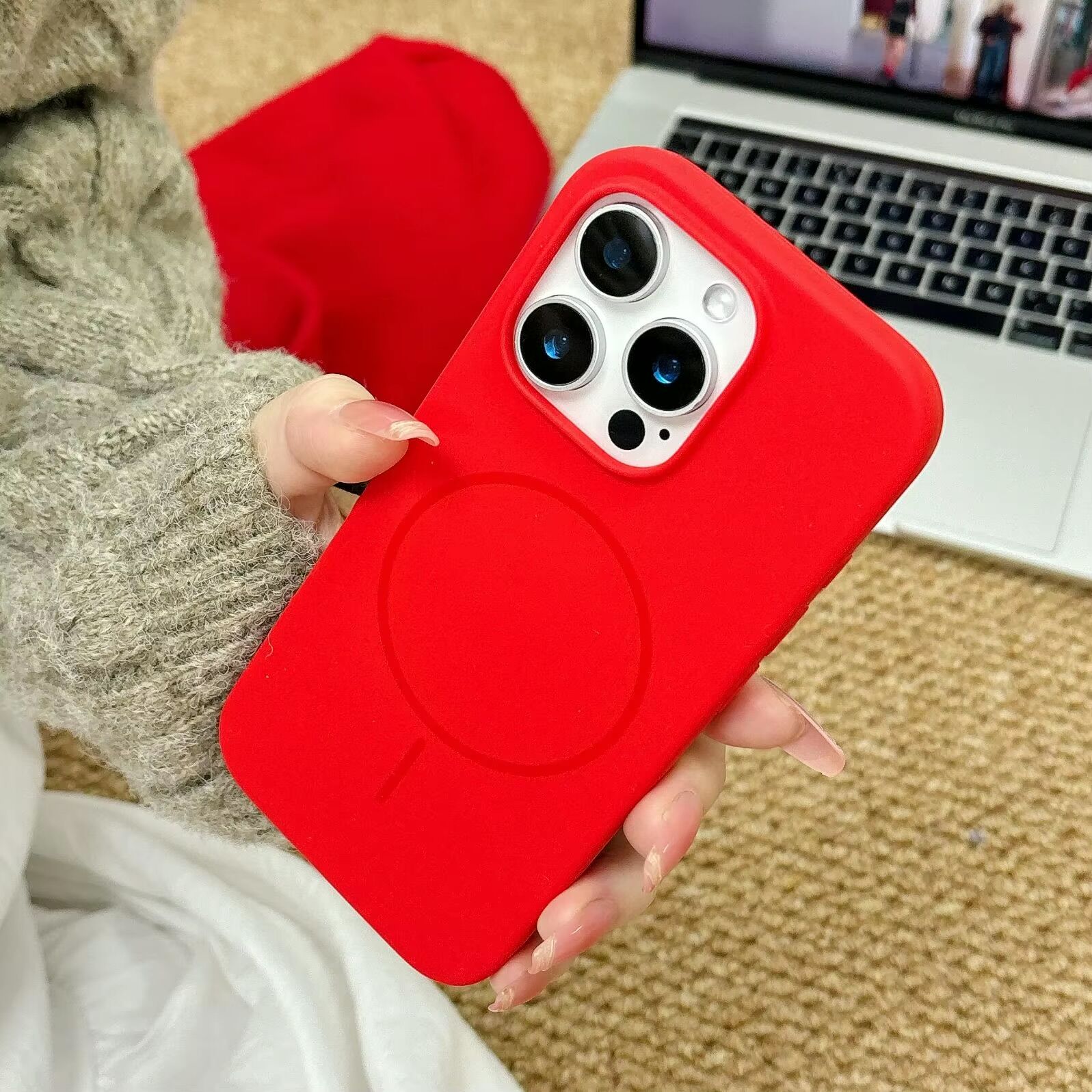 Beats MagSafe Silicon Kılıf - Kırmızı