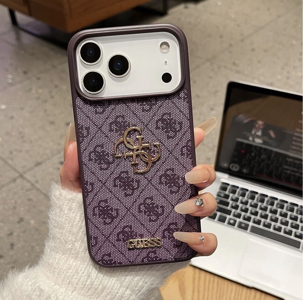 iPhone Guess Lansman Deri Kılıf - Derin Mor