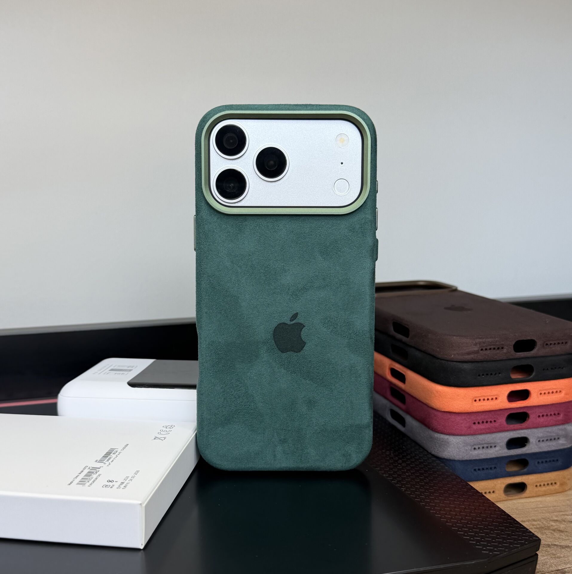 iPhone Süet MagSafe Kılıf - Yeşil